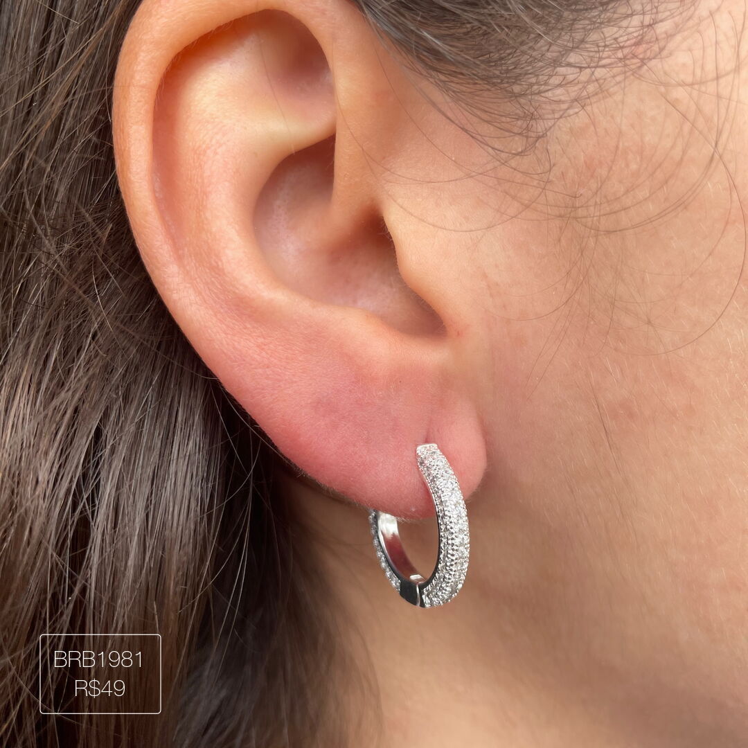 Brinco Argola Ultra Cravejada Todos os Lados Cristal Prateada